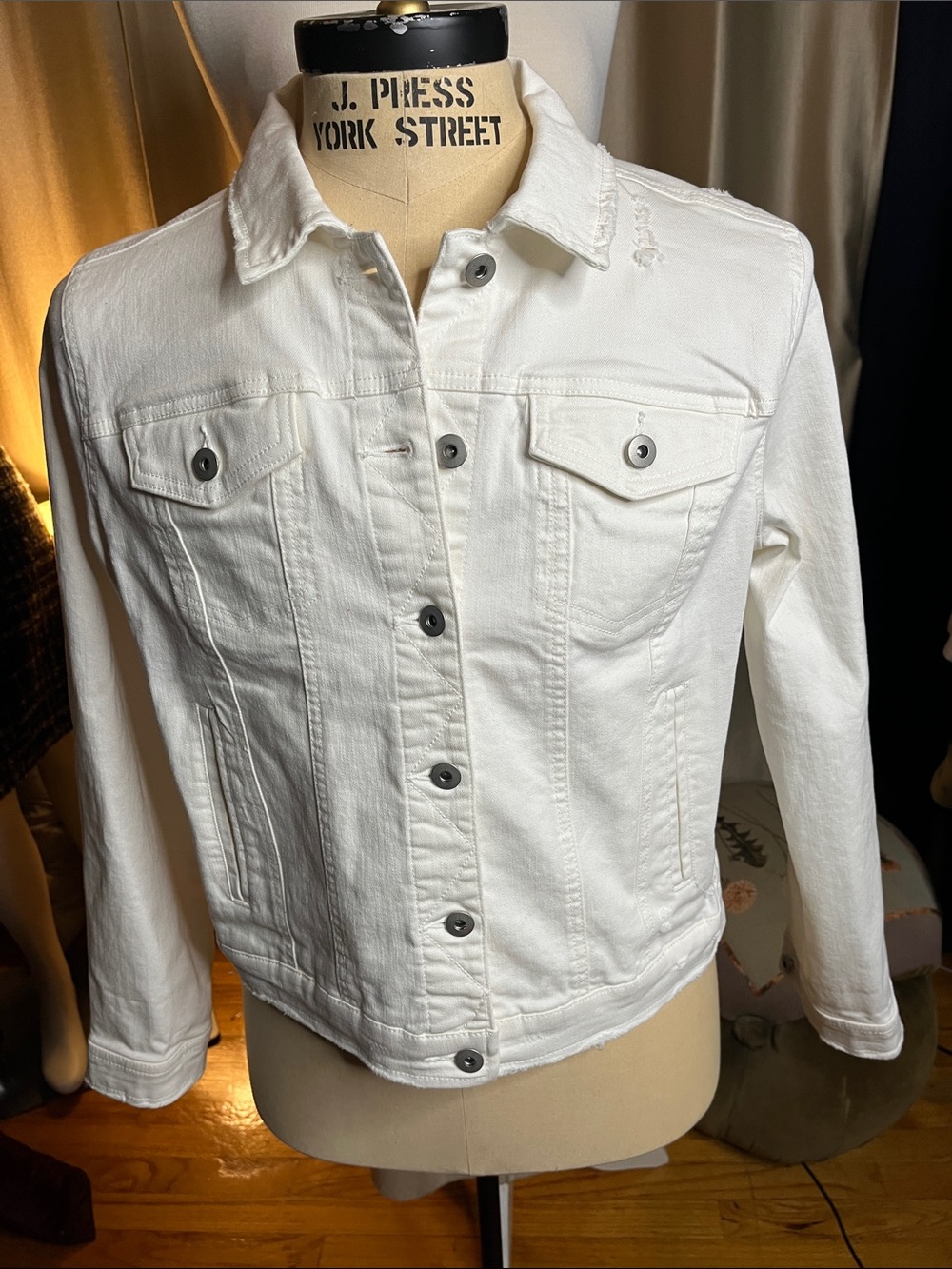 Studio White Denim Jean Jacket 99 cotton 1 spandex